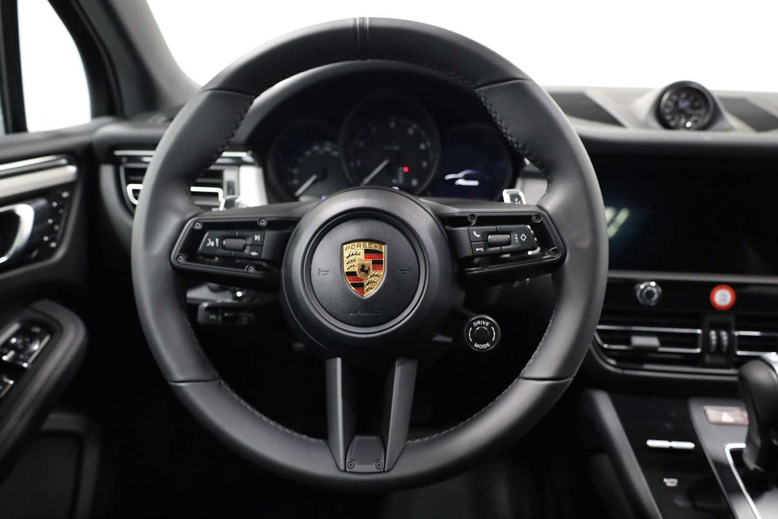 Thumbnail: 2026 Porsche Macan - 26