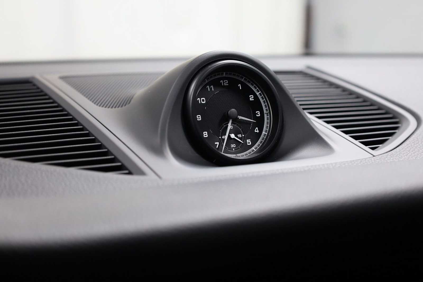 Thumbnail: 2025 Porsche Macan - 18