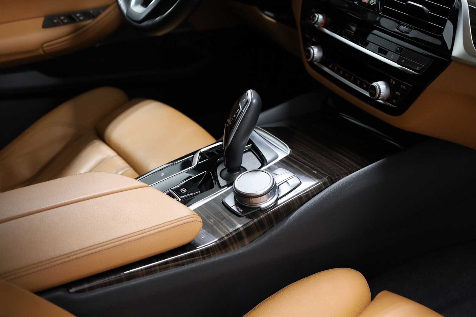 Thumbnail: 2022 BMW 5 Series - 20