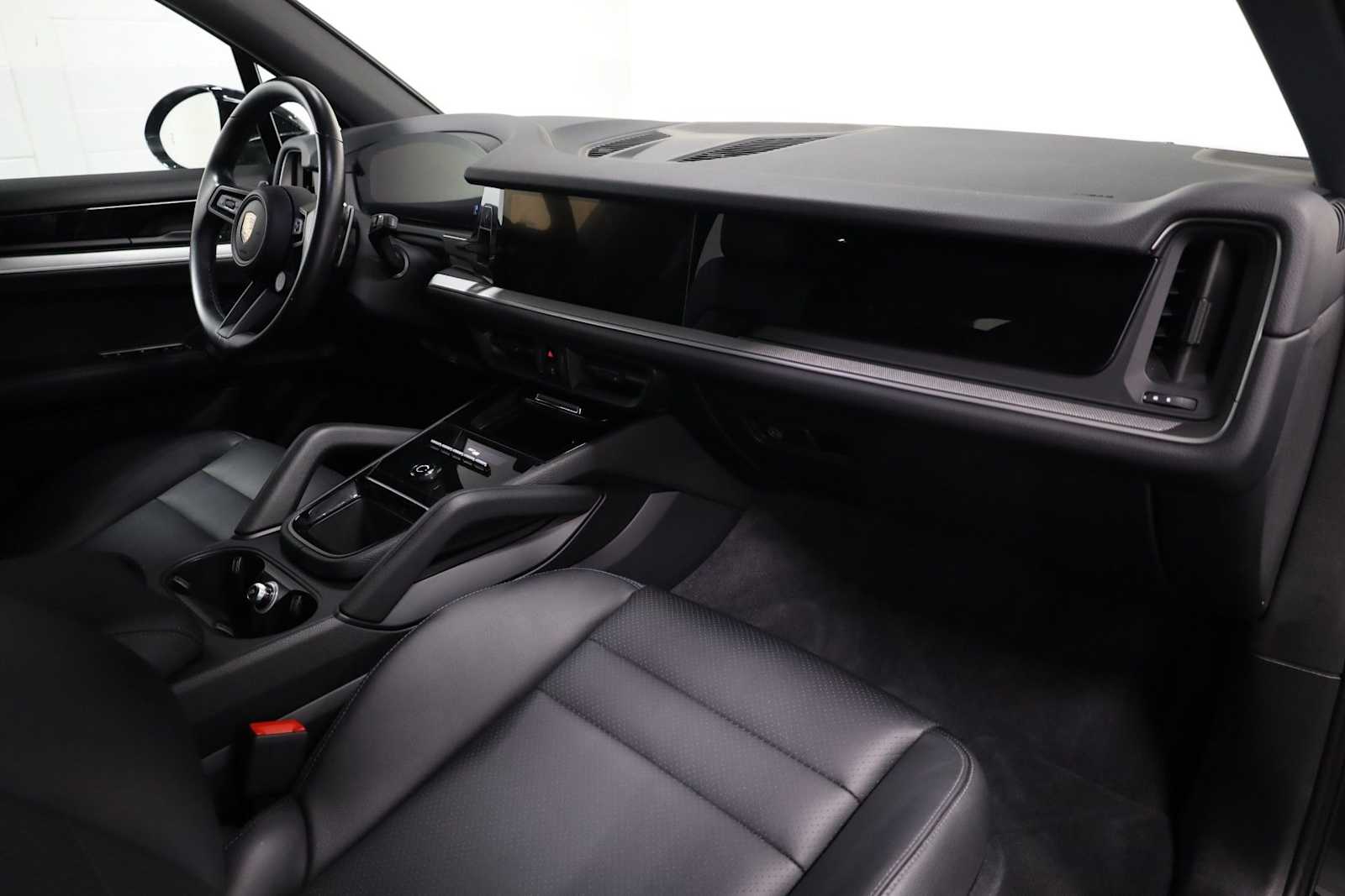 Thumbnail: 2024 Porsche Cayenne - 6