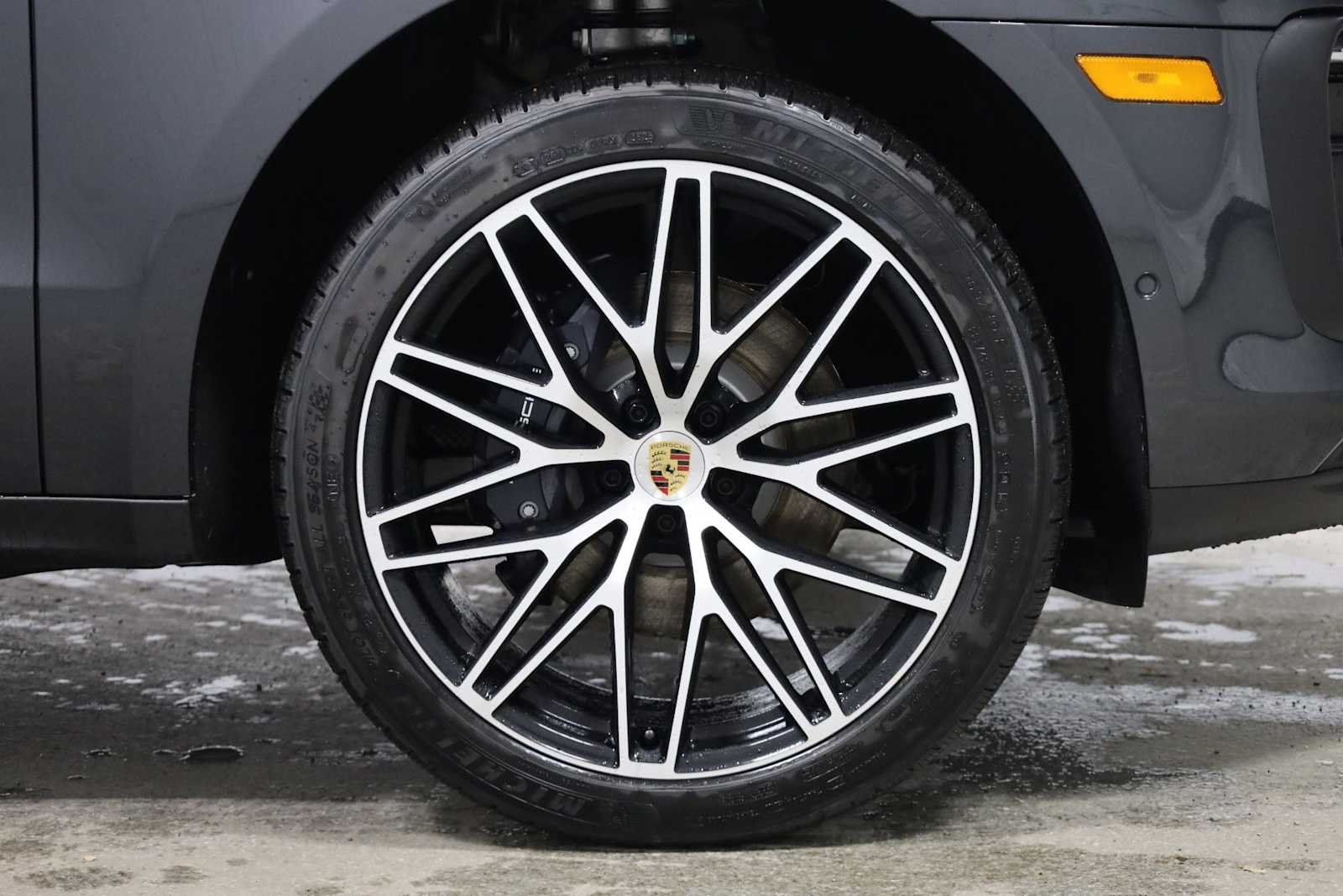 Thumbnail: 2026 Porsche Macan - 12