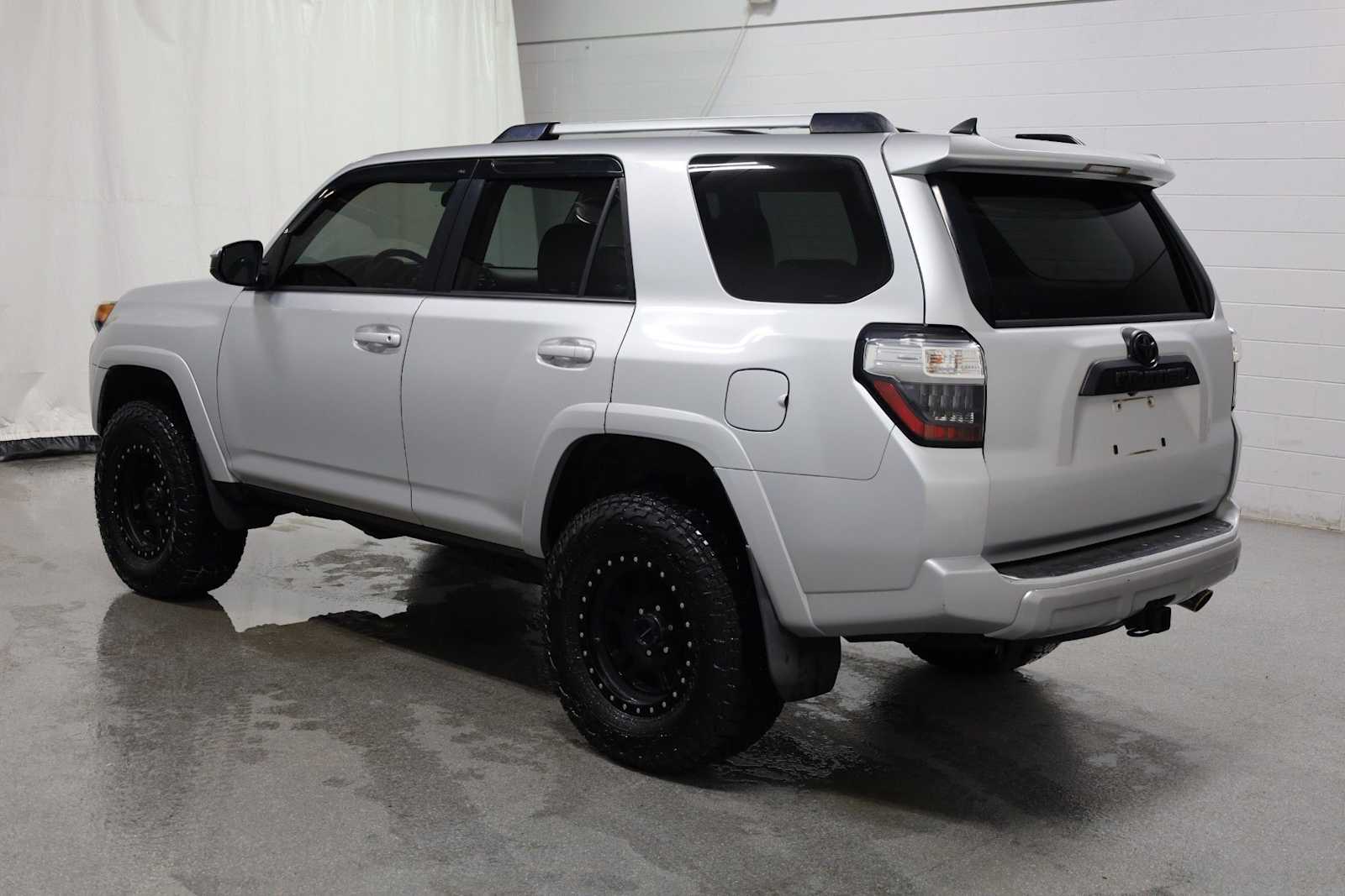 Thumbnail: 2014 Toyota 4Runner - 3