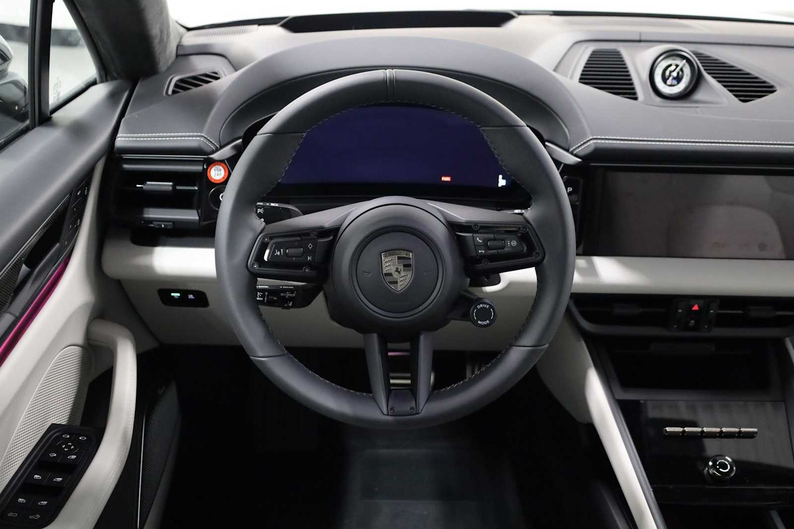 Thumbnail: 2025 Porsche Macan - 24