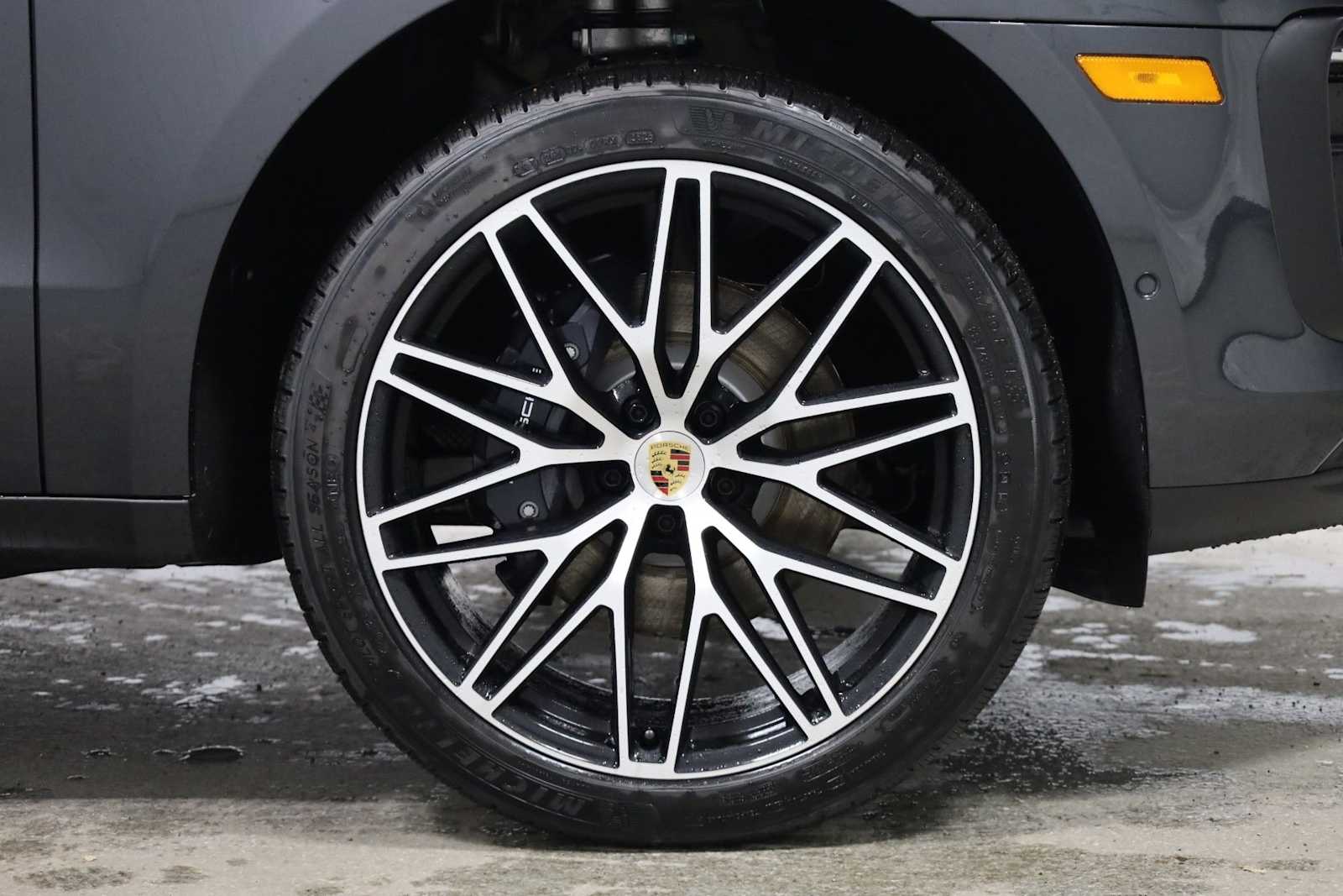 Thumbnail: 2026 Porsche Macan - 12