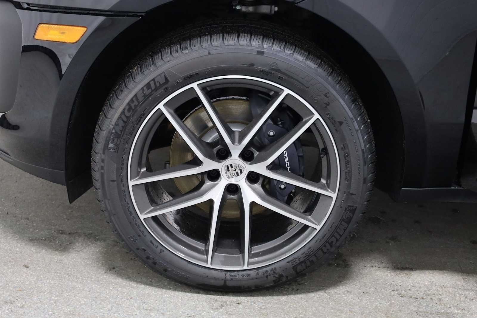 Thumbnail: 2026 Porsche Macan - 40
