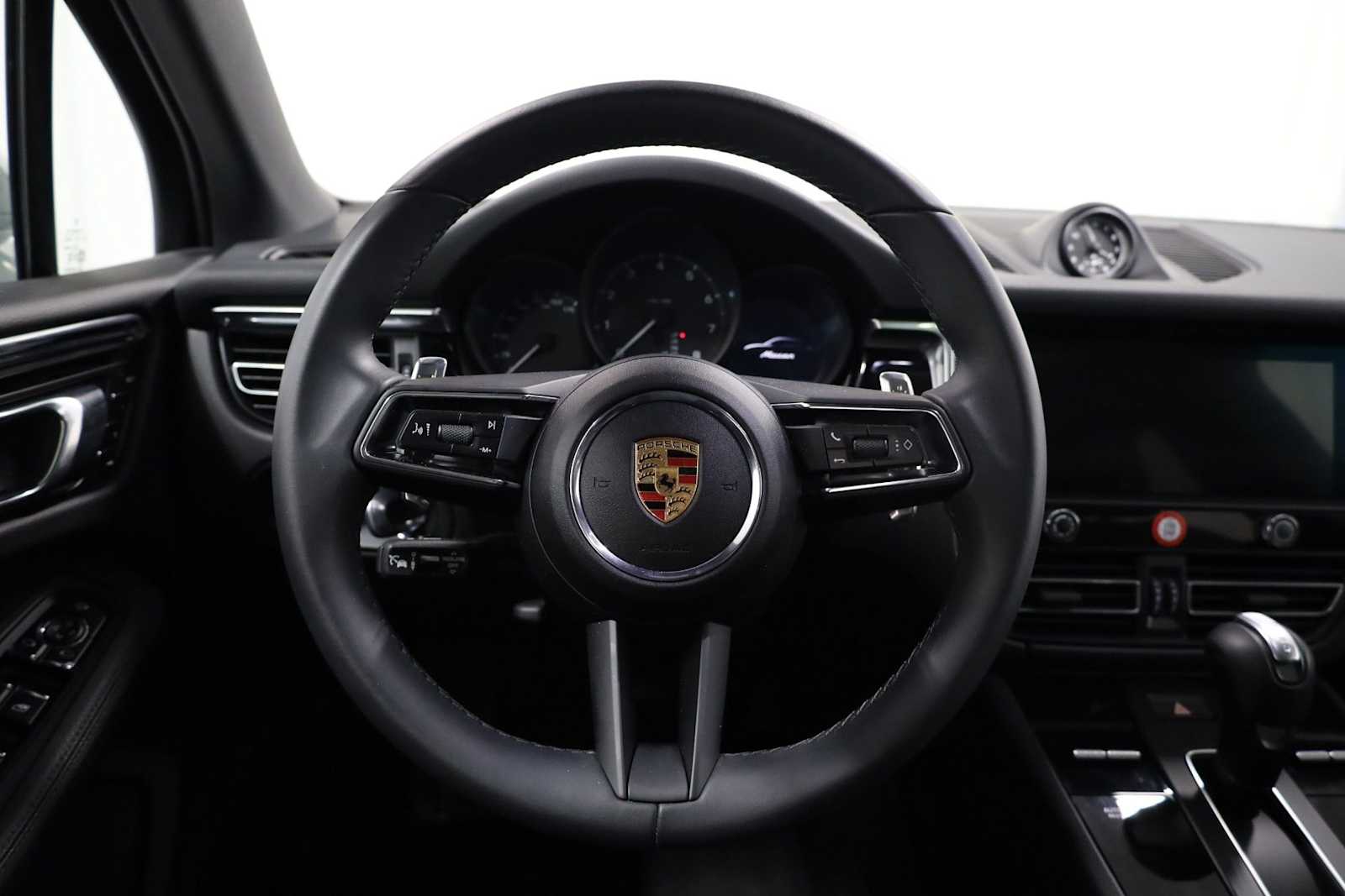 Thumbnail: 2025 Porsche Macan - 25