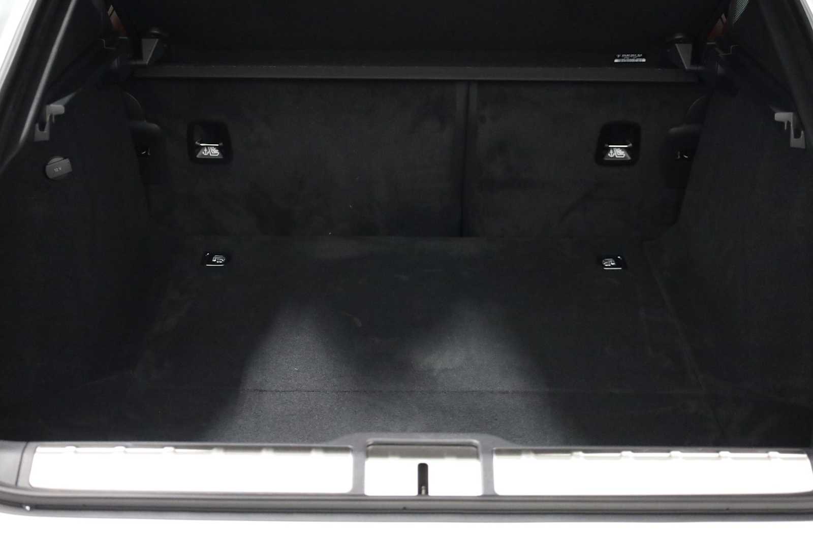 Thumbnail: 2026 Porsche Panamera - 38