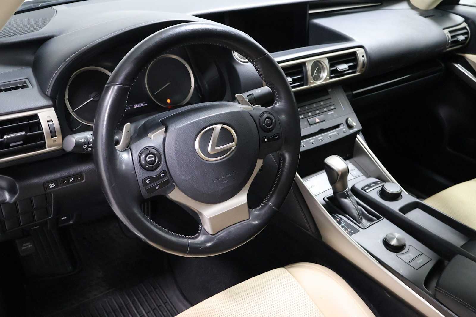 Thumbnail: 2016 Lexus IS - 4
