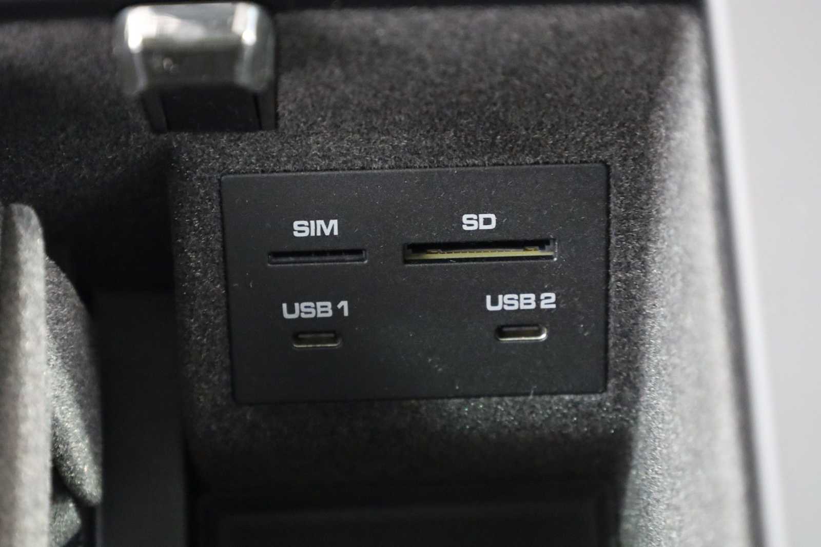 Thumbnail: 2026 Porsche Macan - 35