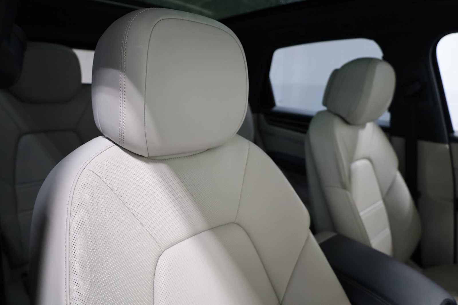 Thumbnail: 2020 Porsche Cayenne - 23