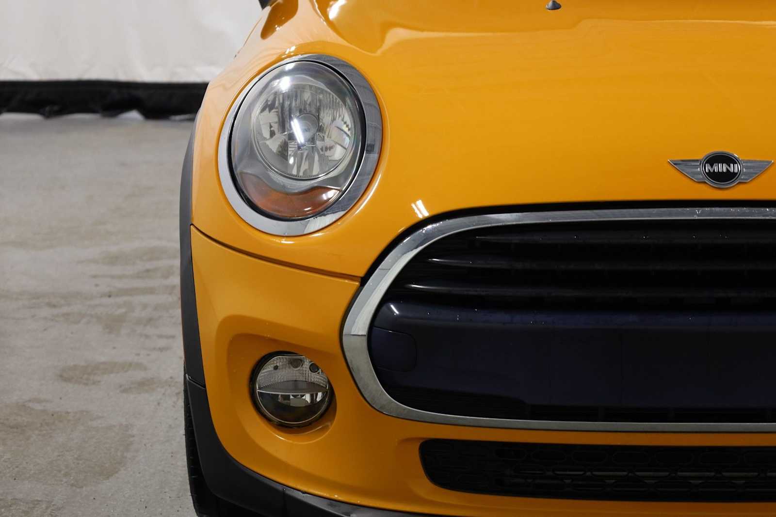 Thumbnail: 2016 MINI Cooper Hardtop - 15