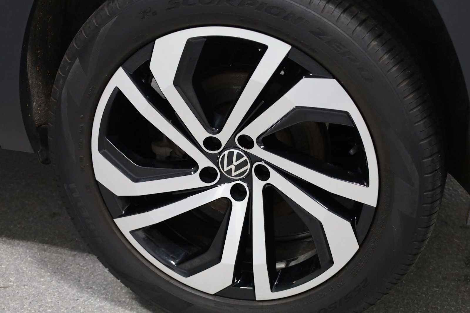 Thumbnail: 2021 Volkswagen Atlas - 36