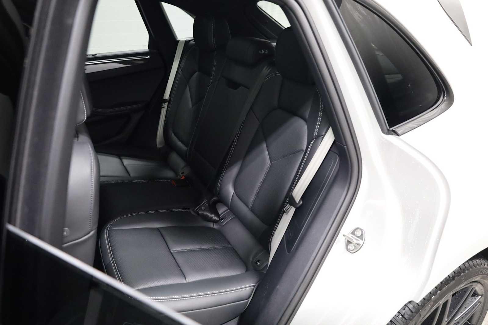 Thumbnail: 2026 Porsche Macan - 36