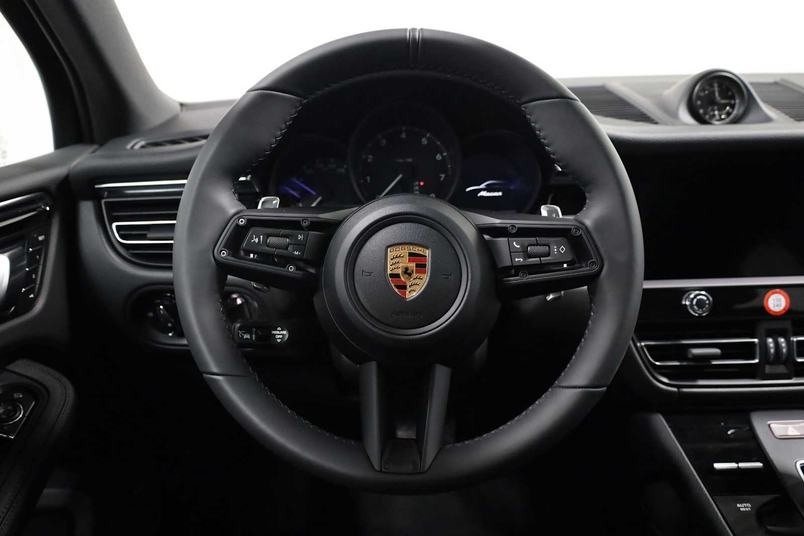 Thumbnail: 2026 Porsche Macan - 25