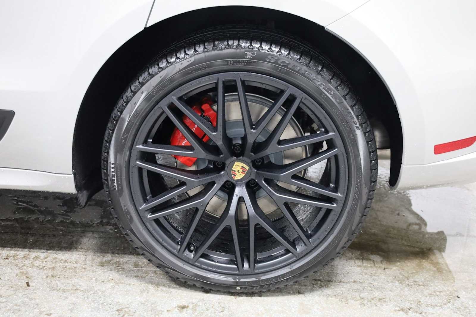 Thumbnail: 2026 Porsche Macan - 39