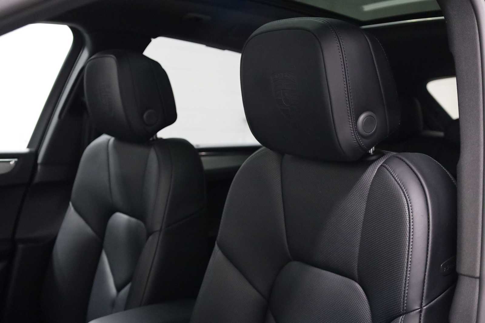 Thumbnail: 2026 Porsche Macan - 19