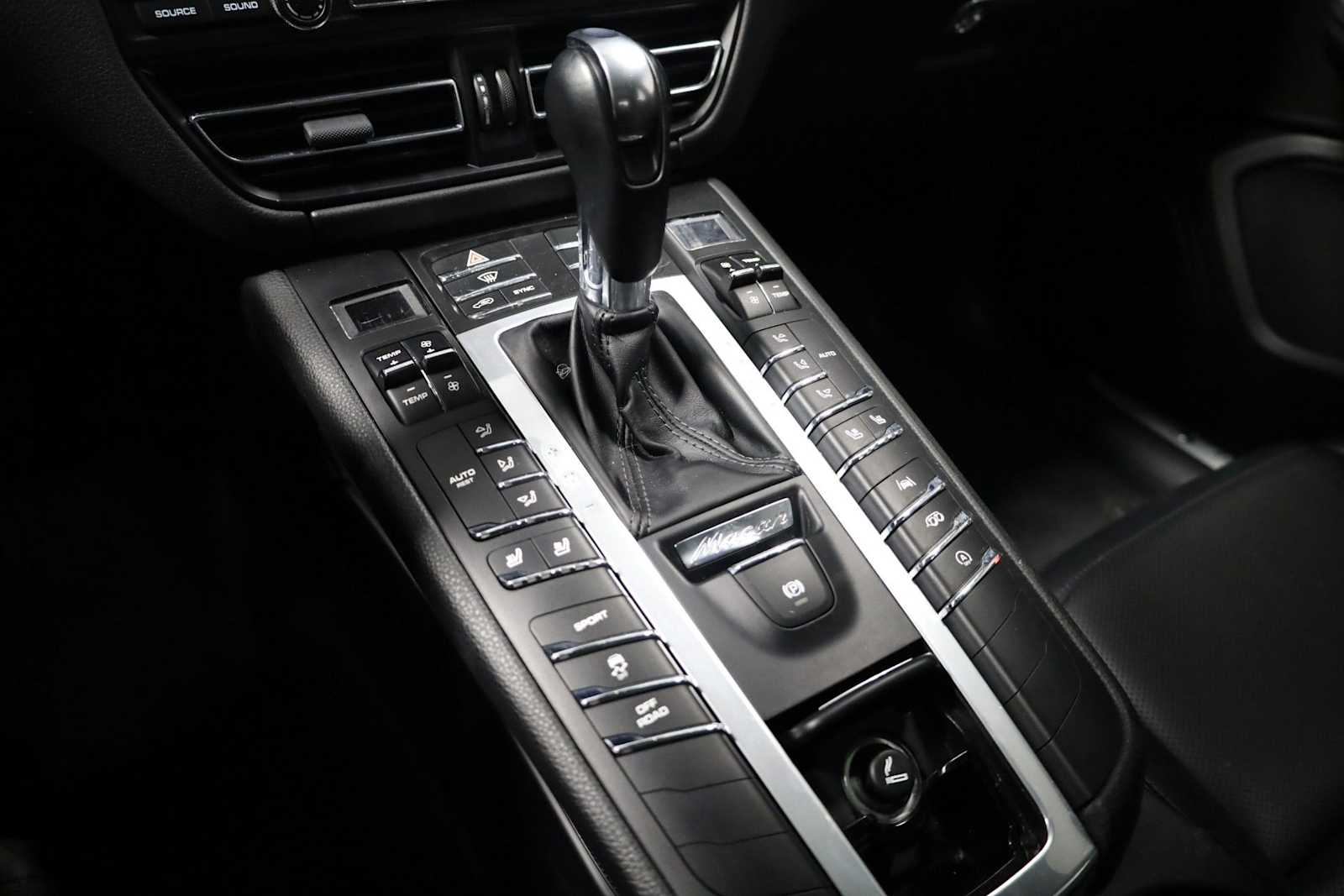 Thumbnail: 2020 Porsche Macan - 29