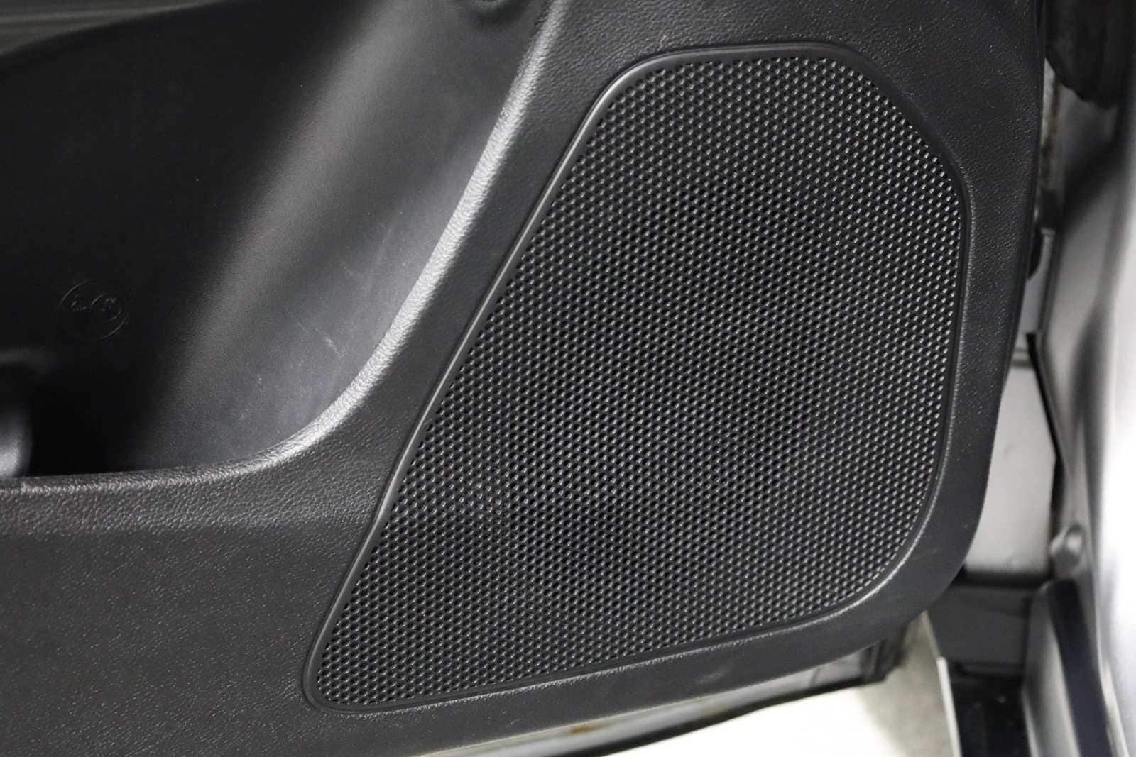 Thumbnail: 2016 Jeep Cherokee - 17