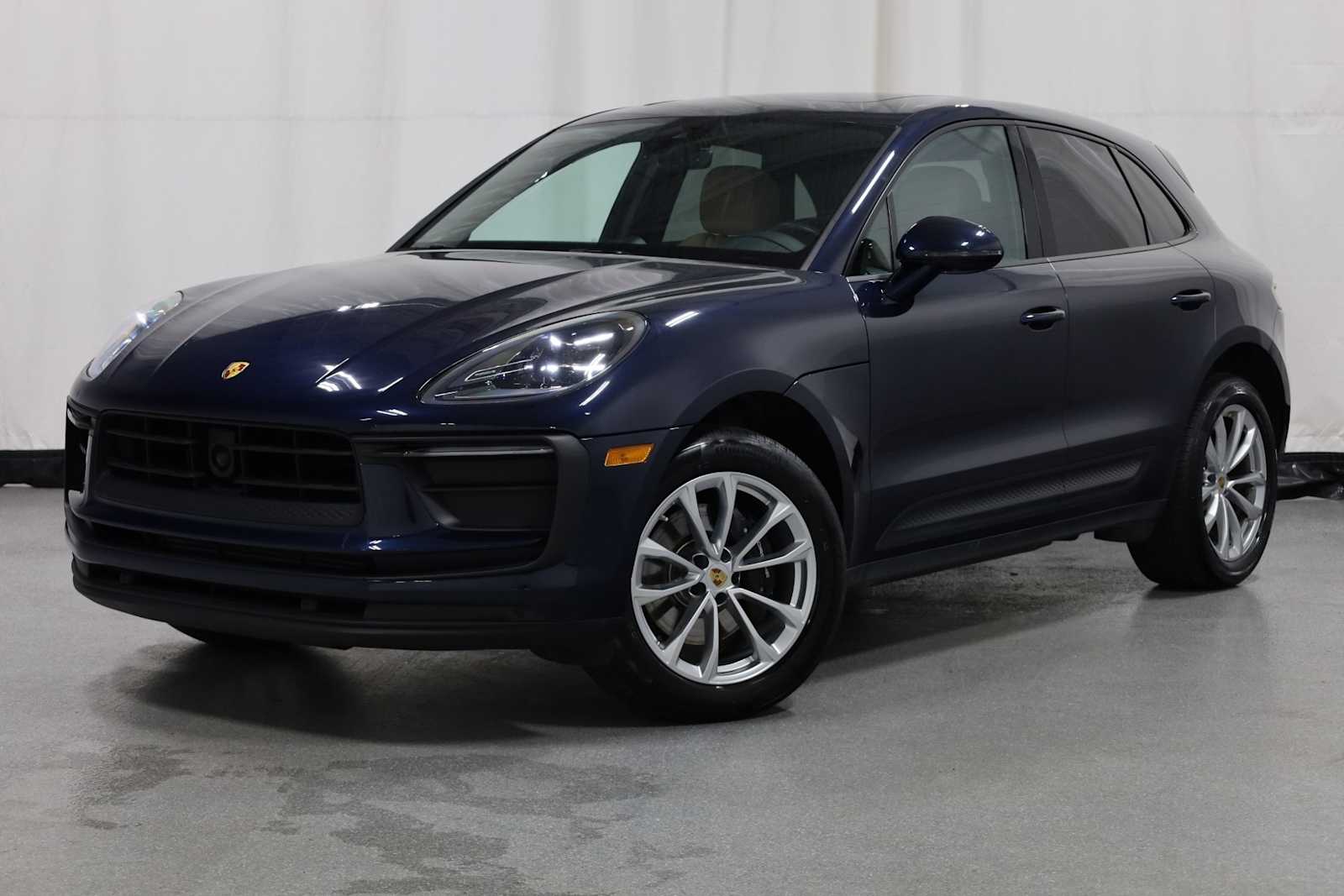 Thumbnail: 2023 Porsche Macan - 1