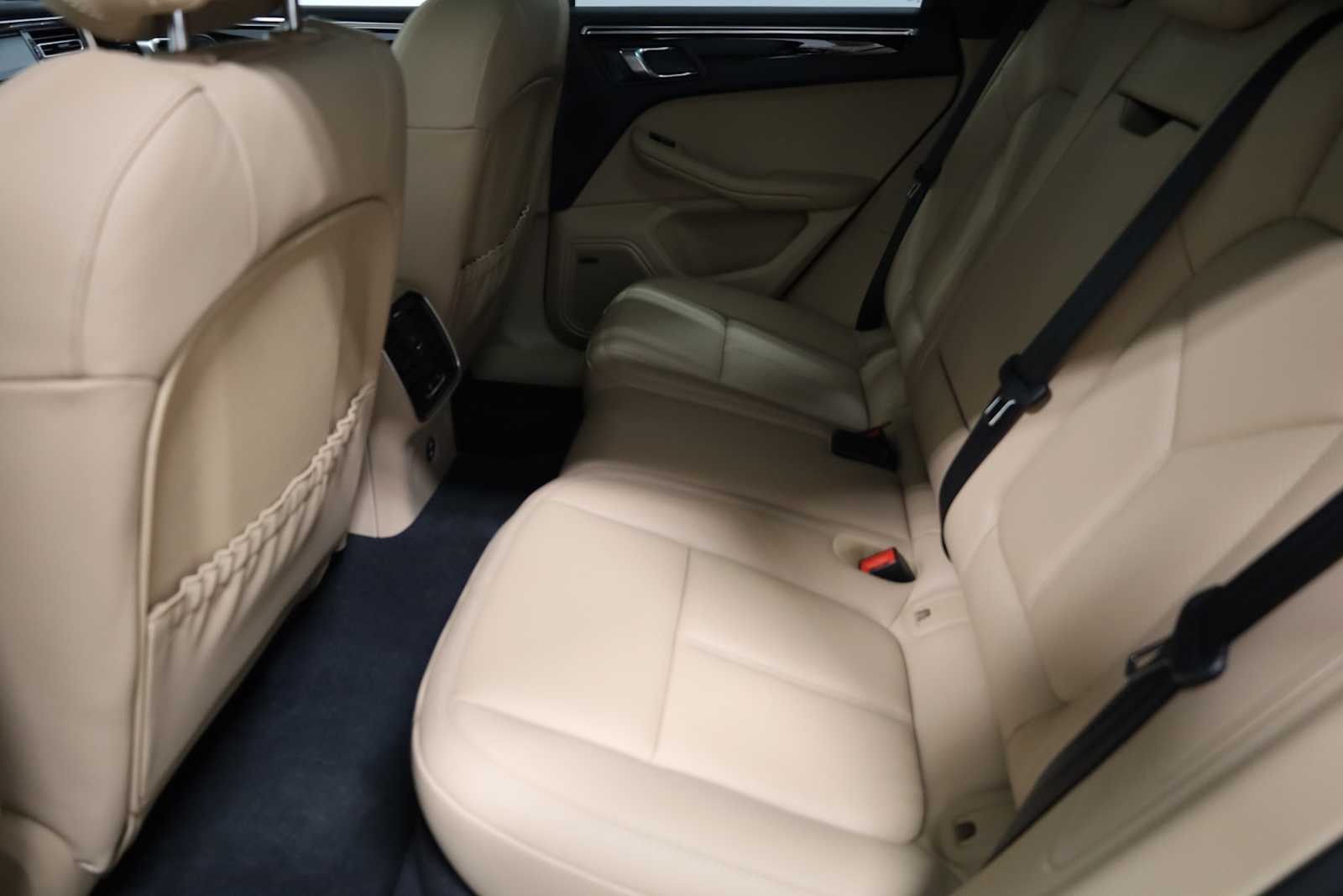 Thumbnail: 2026 Porsche Macan - 35