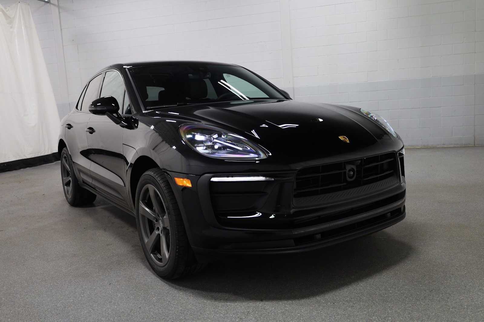 Thumbnail: 2026 Porsche Macan - 14