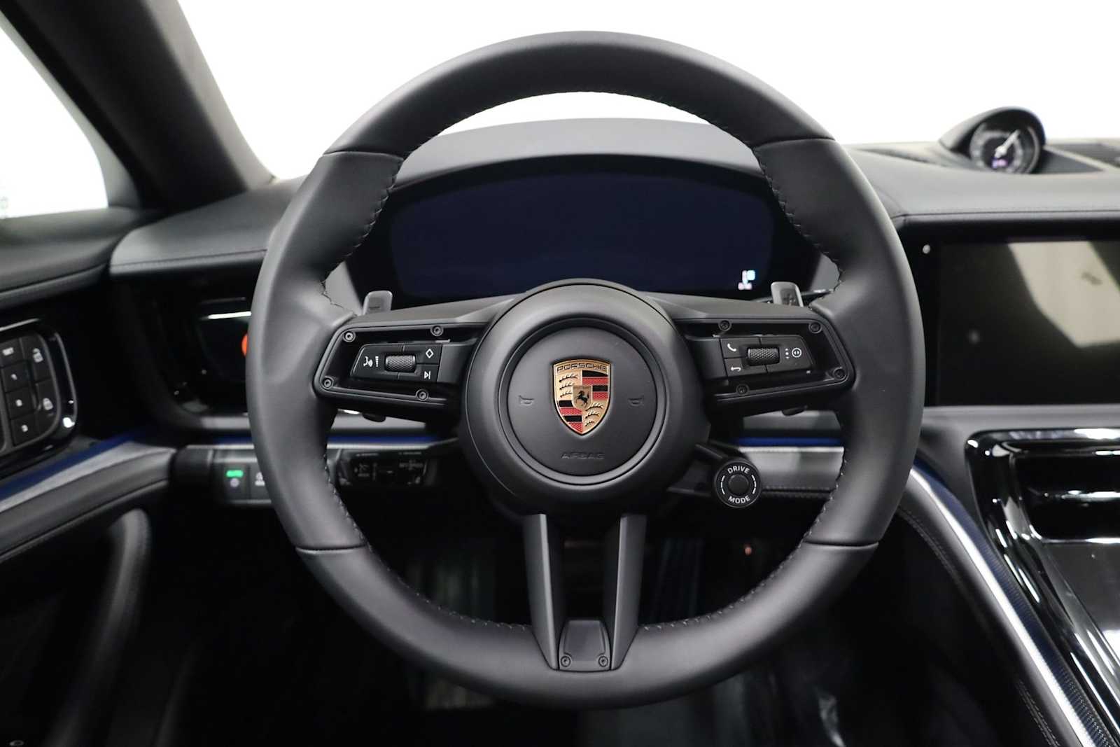 Thumbnail: 2026 Porsche Panamera - 25