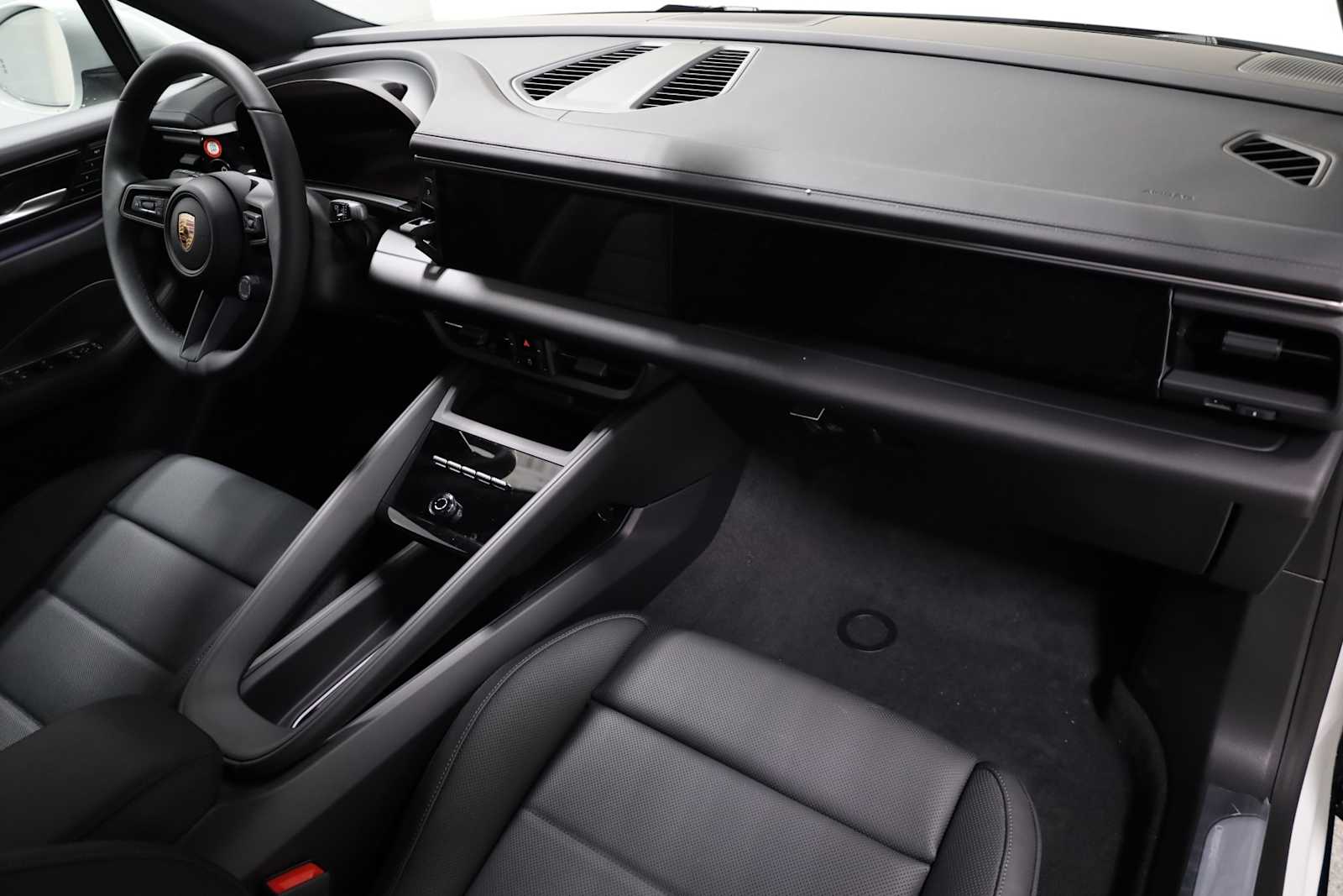 Thumbnail: 2025 Porsche Macan - 11