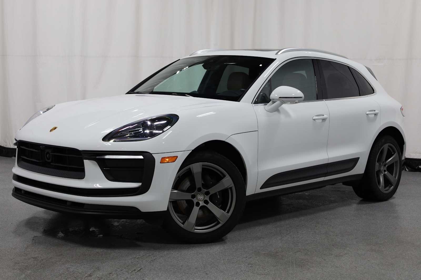 Thumbnail: 2023 Porsche Macan - 1