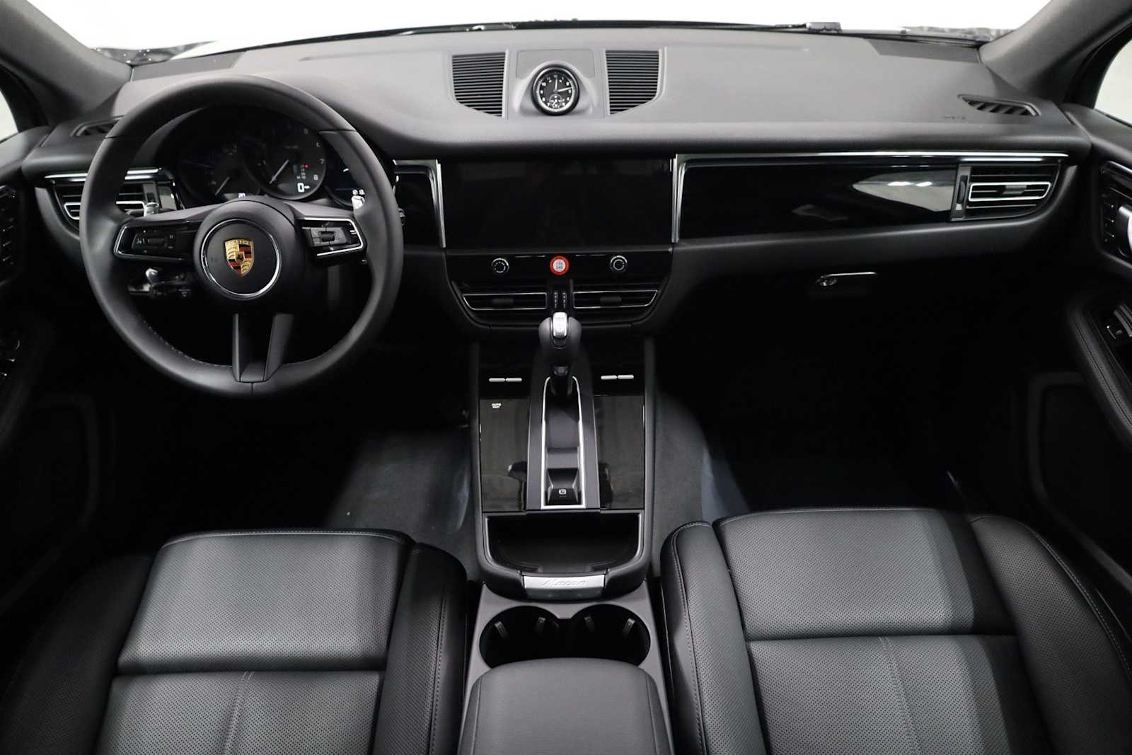 Thumbnail: 2026 Porsche Macan - 26