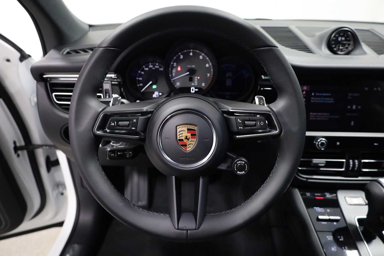 Thumbnail: 2026 Porsche Macan - 25