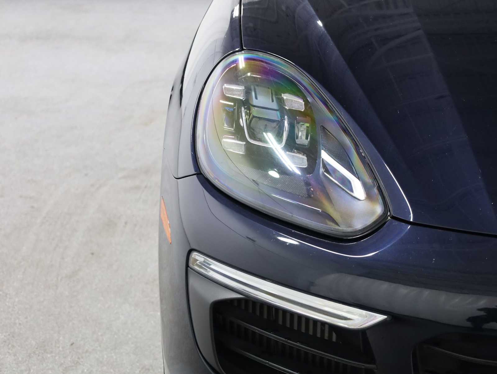 Thumbnail: 2015 Porsche Cayenne - 15