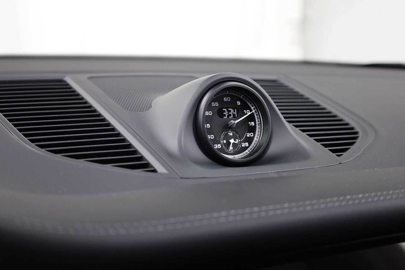 Thumbnail: 2026 Porsche Macan - 18