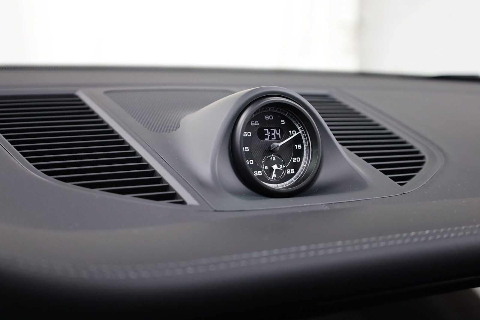 Thumbnail: 2026 Porsche Macan - 18