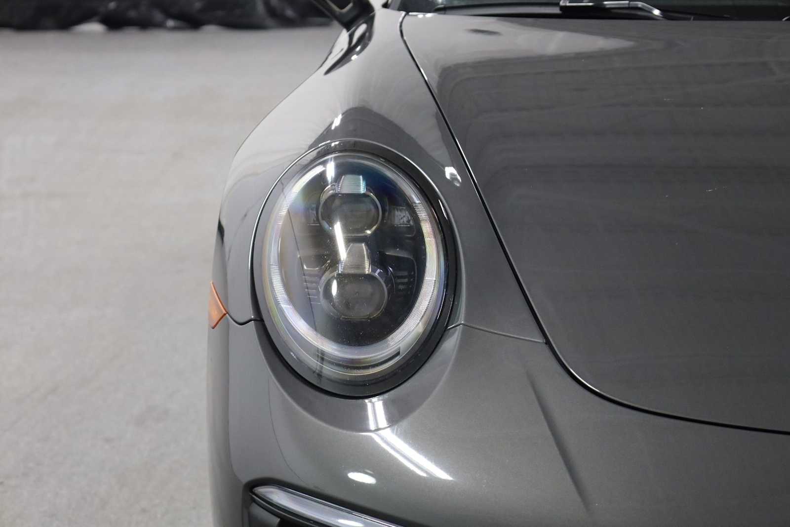 Thumbnail: 2019 Porsche 911 - 15