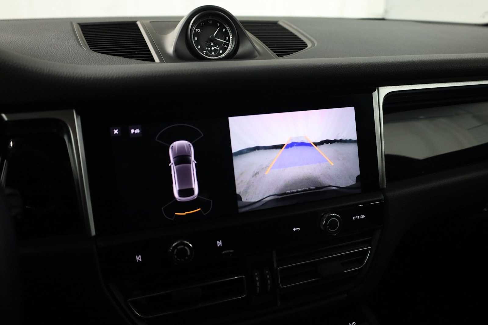 Thumbnail: 2023 Porsche Macan - 34