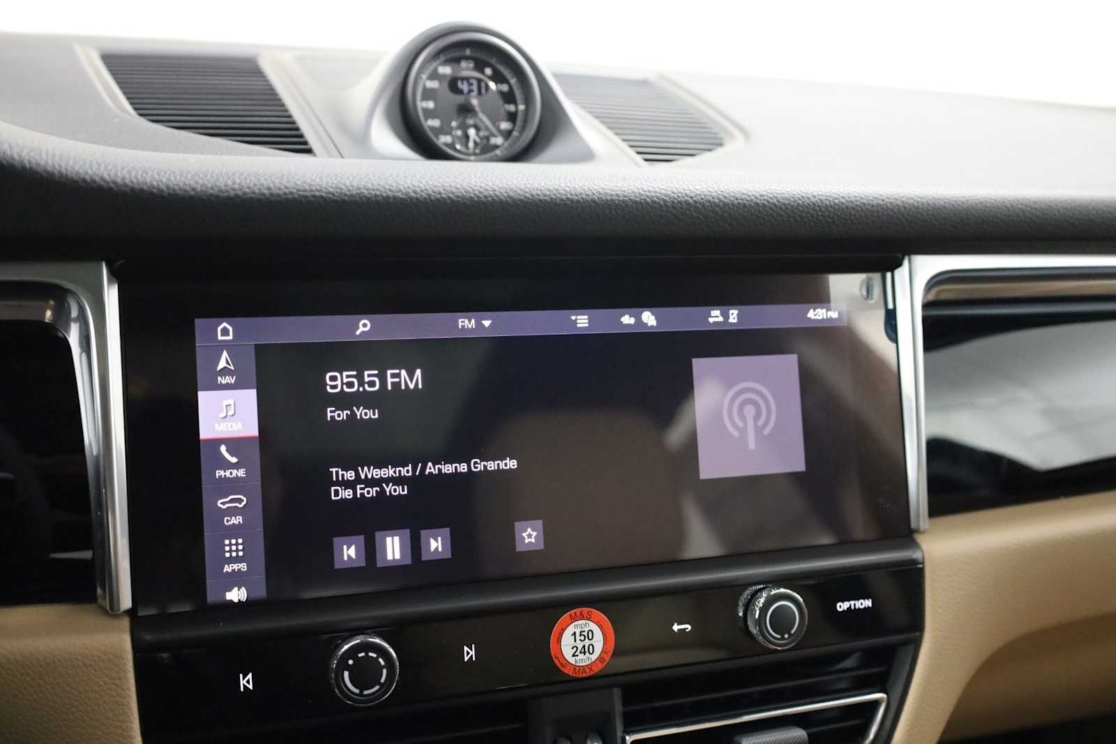 Thumbnail: 2026 Porsche Macan - 32