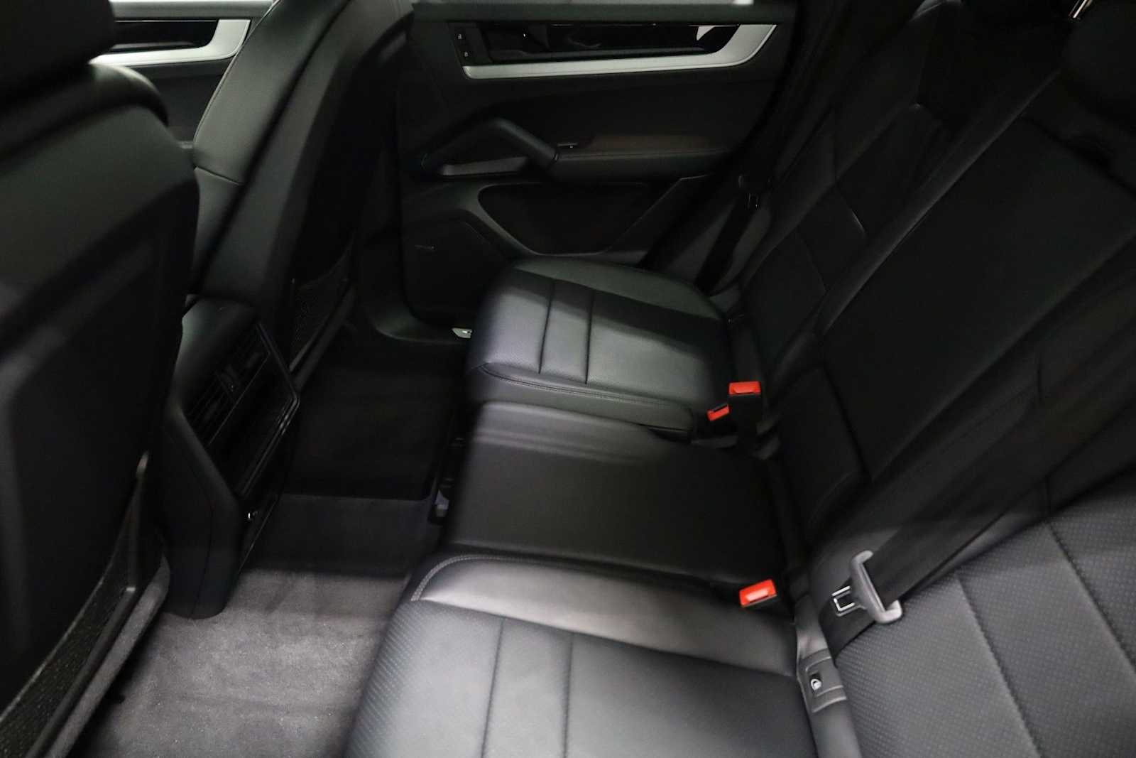 Thumbnail: 2024 Porsche Cayenne - 34