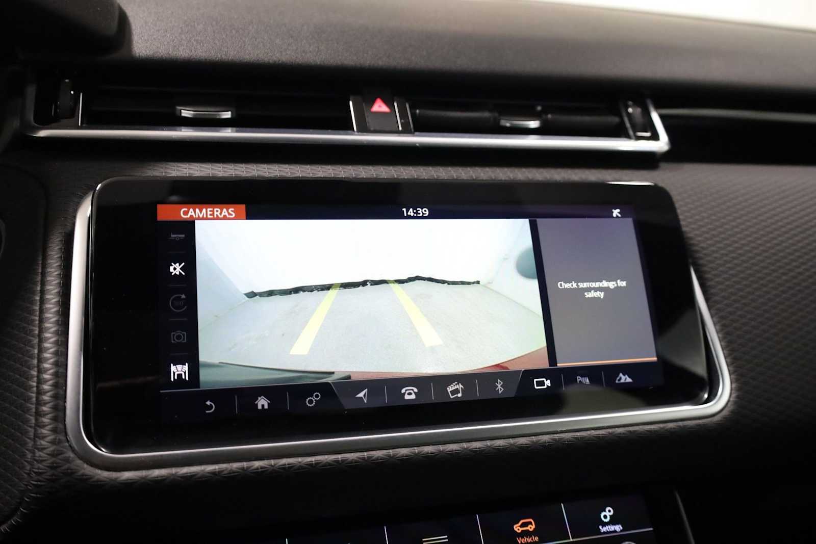 Thumbnail: 2018 Land Rover Range Rover Velar - 32