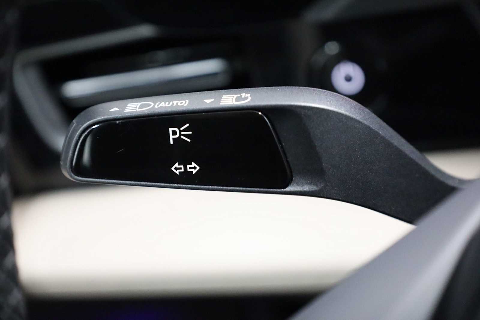 Thumbnail: 2025 Porsche Taycan - 28