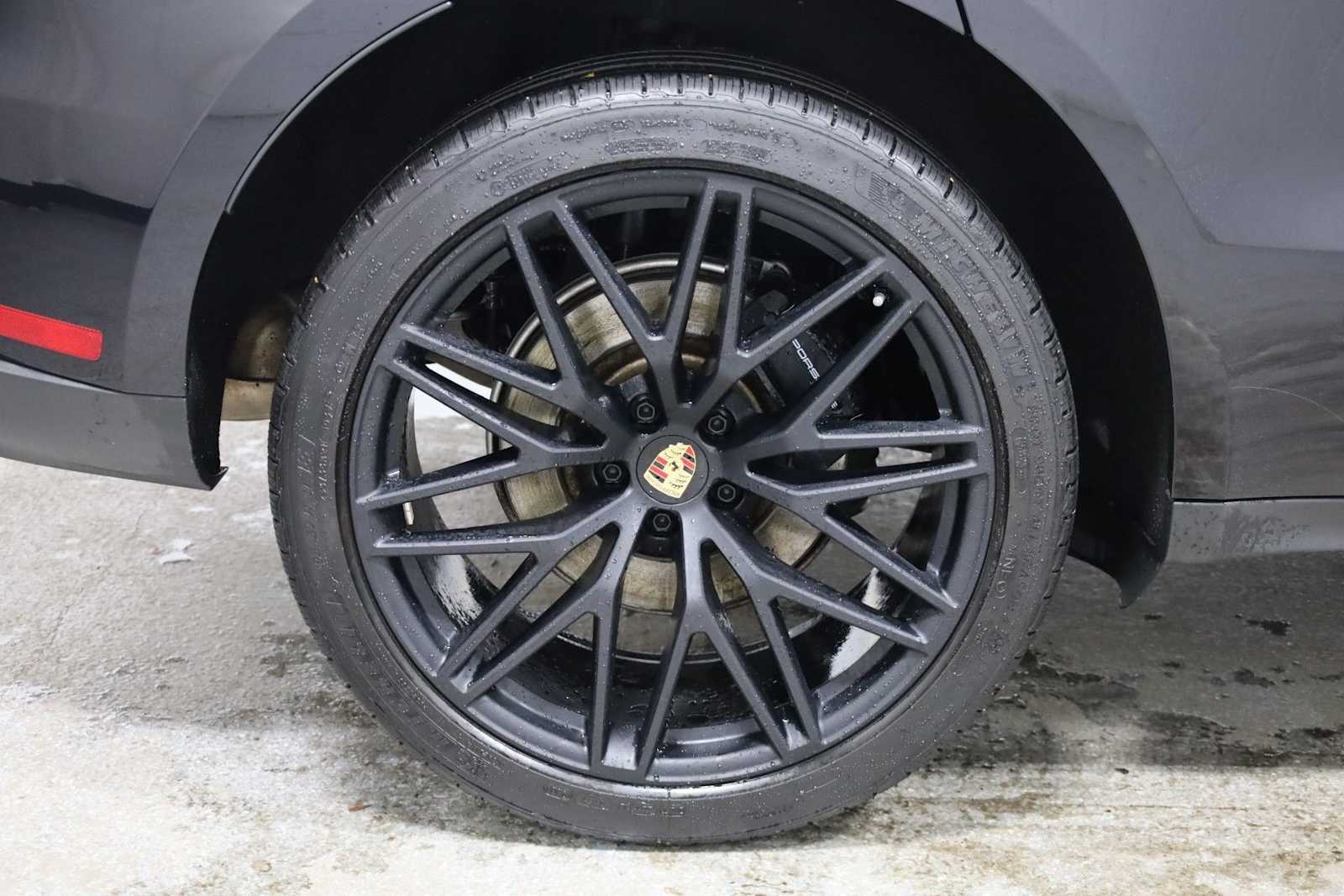 Thumbnail: 2023 Porsche Macan - 38