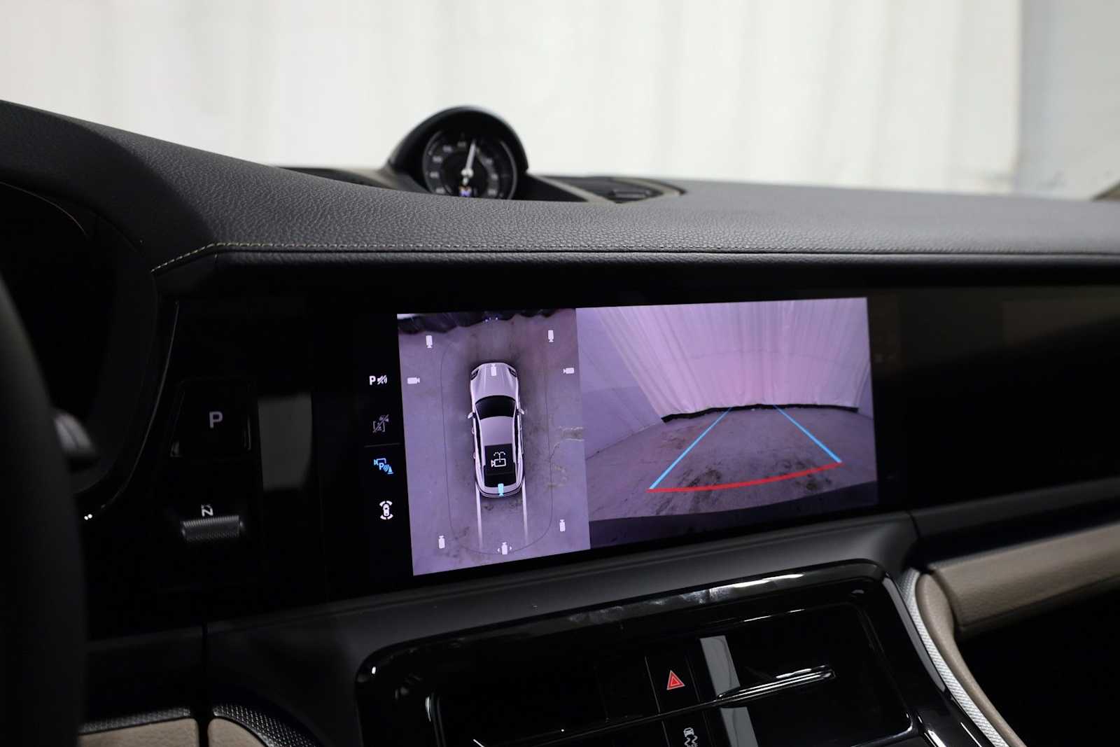 Thumbnail: 2026 Porsche Panamera - 34