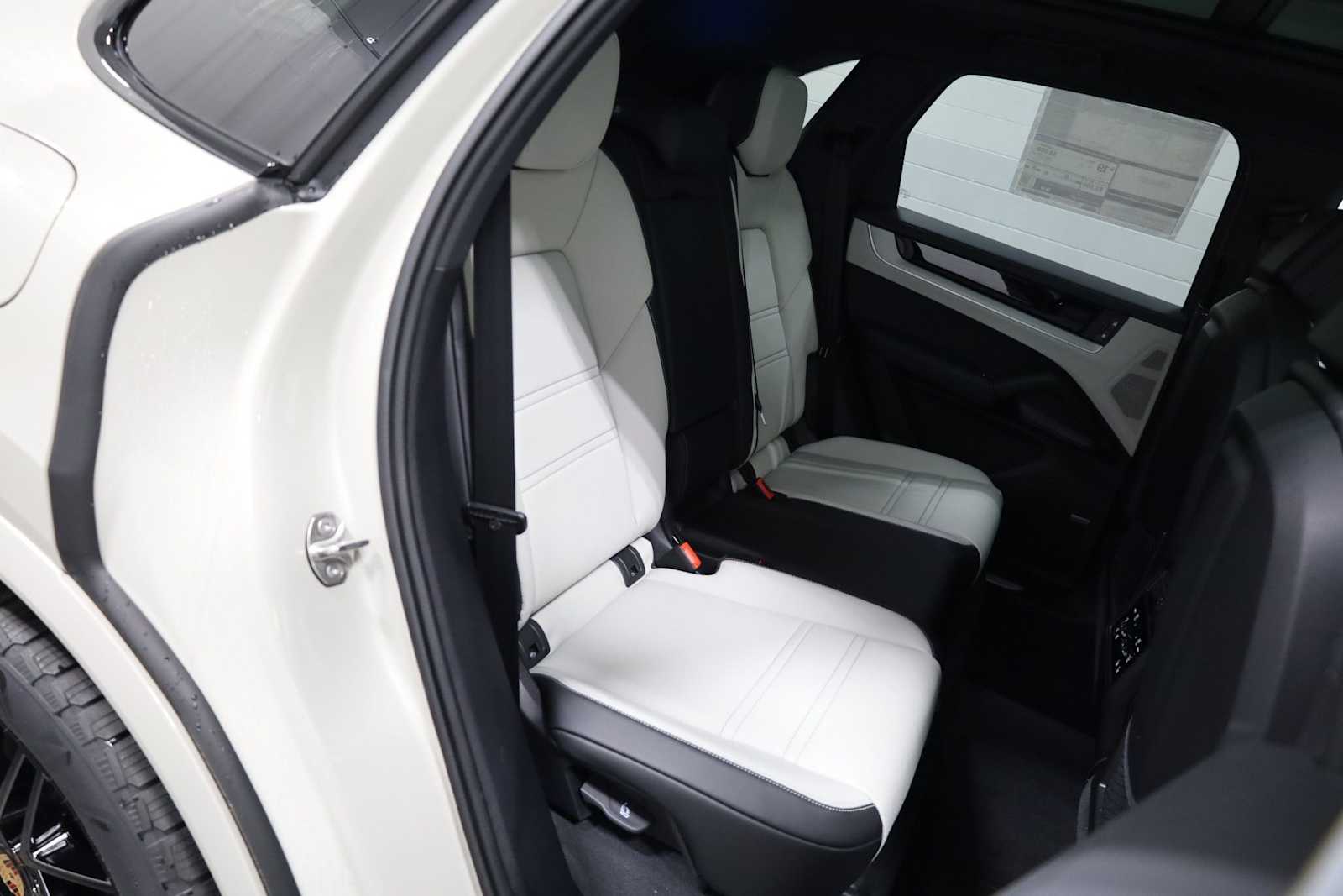 Thumbnail: 2026 Porsche Cayenne - 35