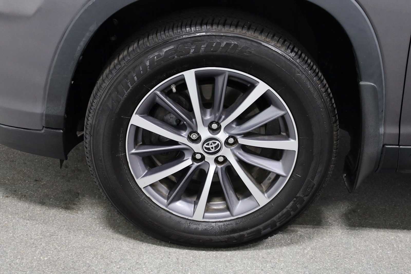 Thumbnail: 2019 Toyota Highlander - 38