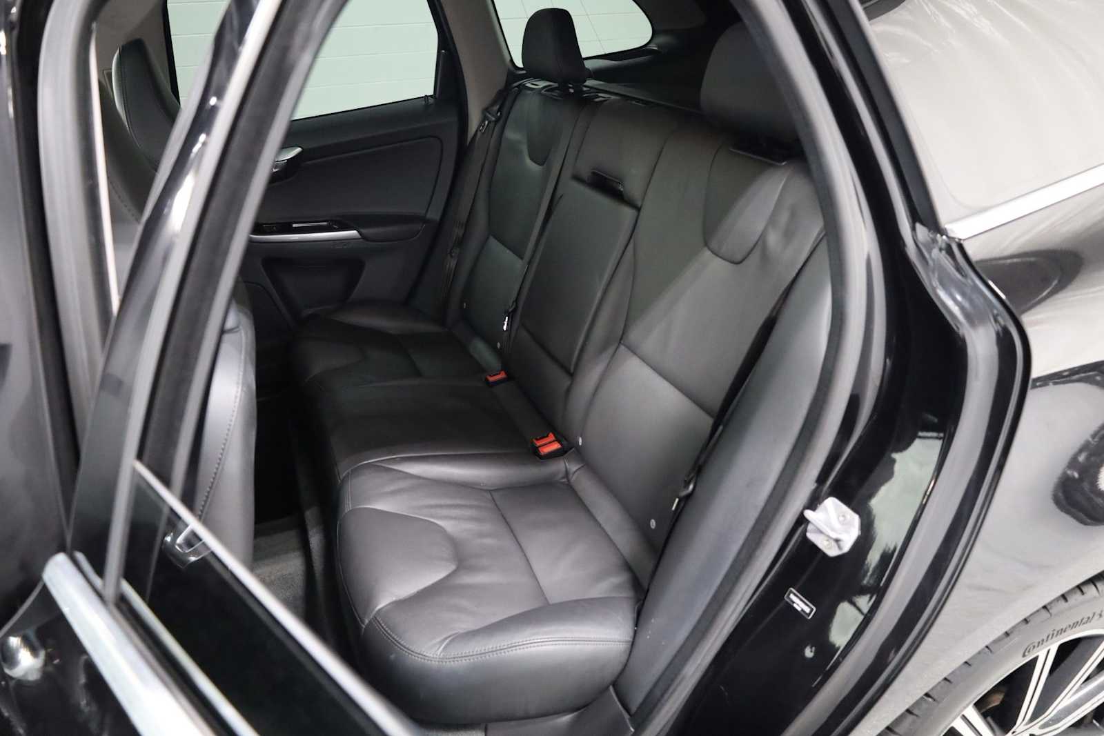 Thumbnail: 2016 Volvo XC60 - 34