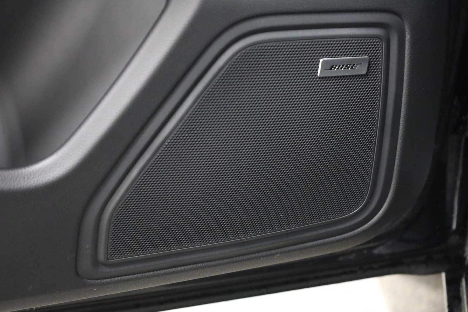 Thumbnail: 2026 Porsche Macan - 17