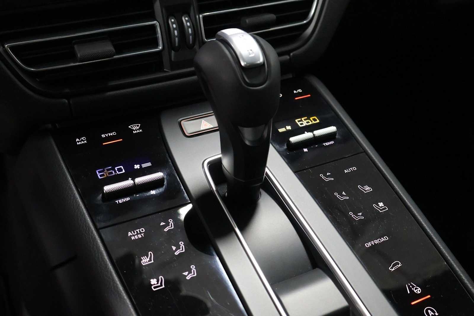 Thumbnail: 2026 Porsche Macan - 29