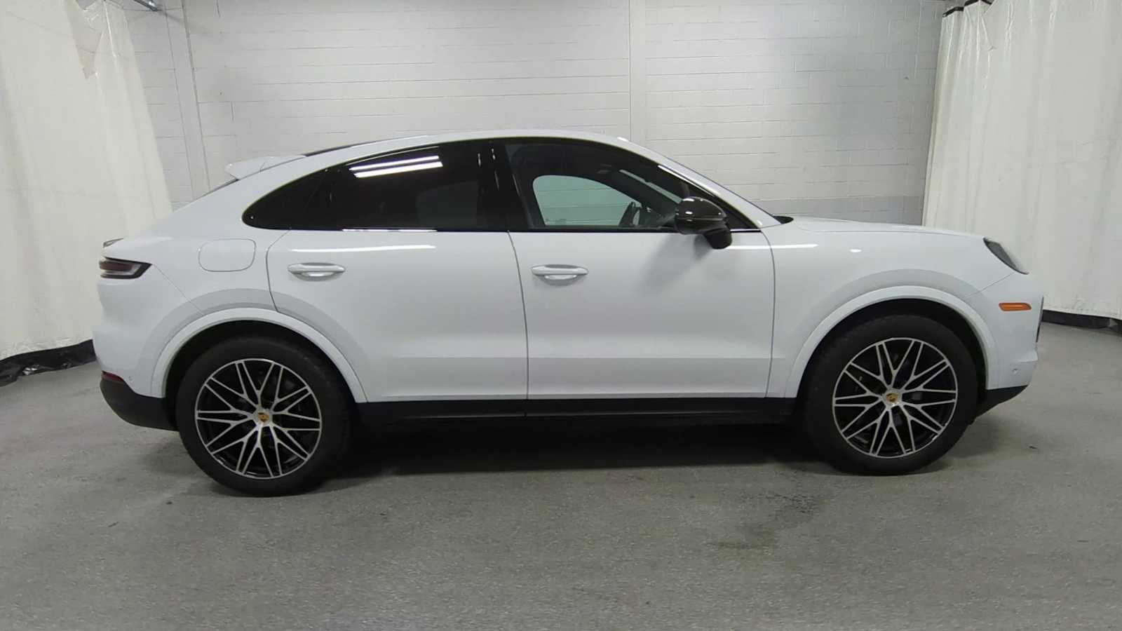 Thumbnail: 2024 Porsche  - 8