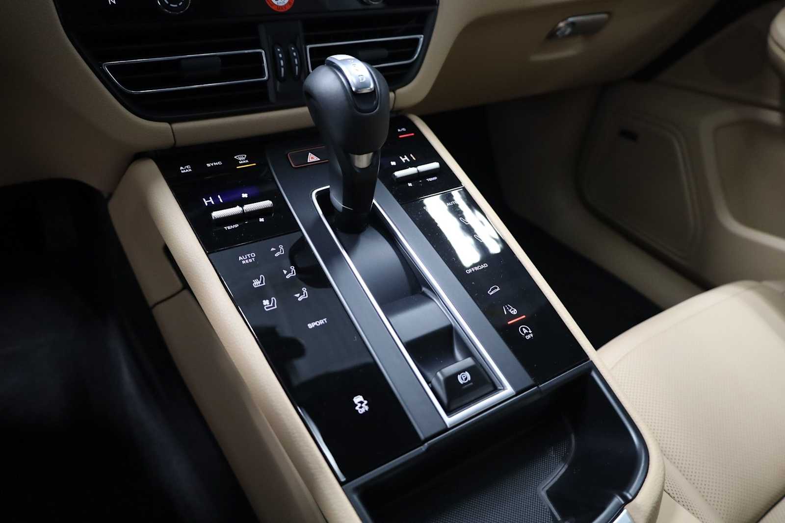 Thumbnail: 2026 Porsche Macan - 29