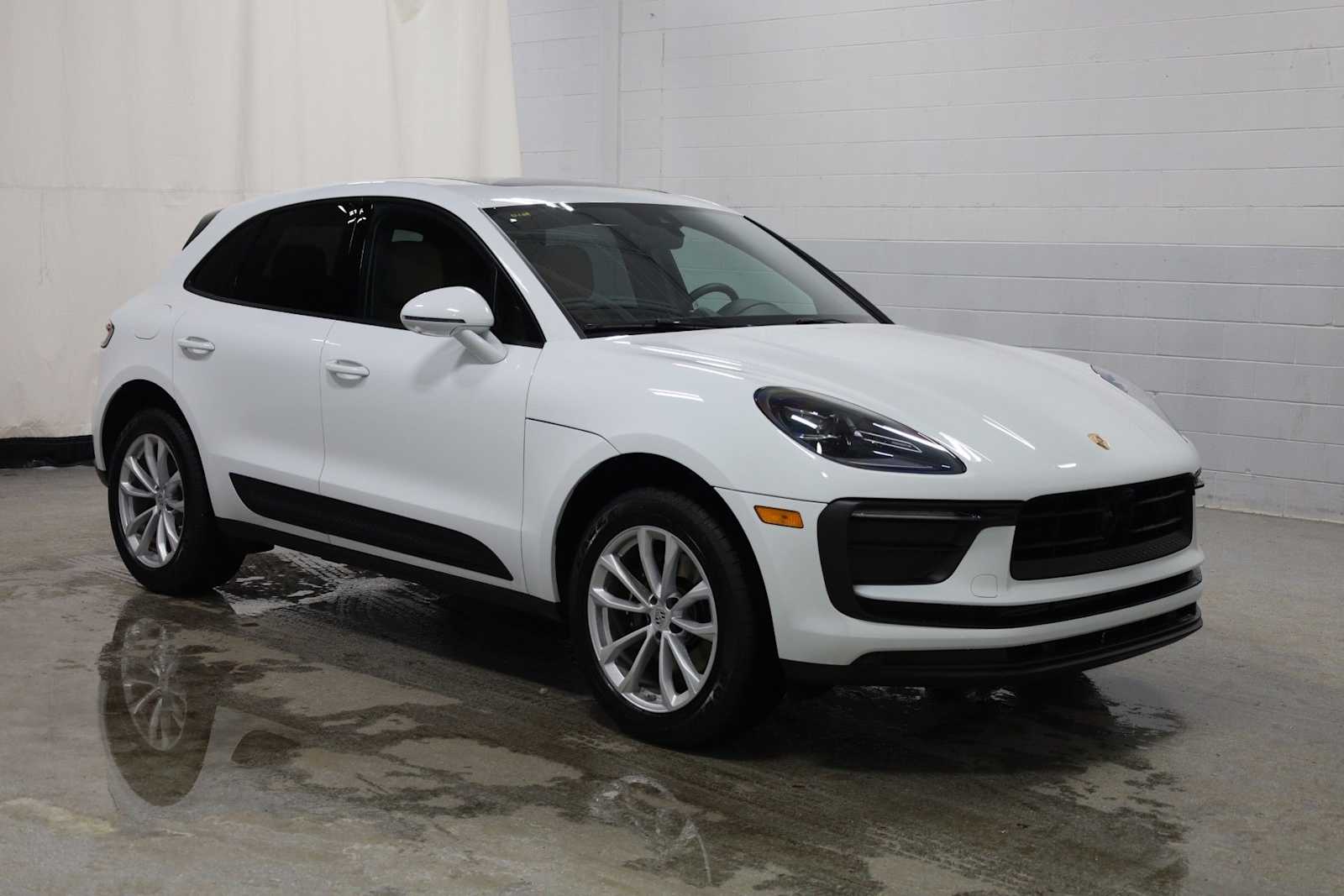 Thumbnail: 2026 Porsche Macan - 13