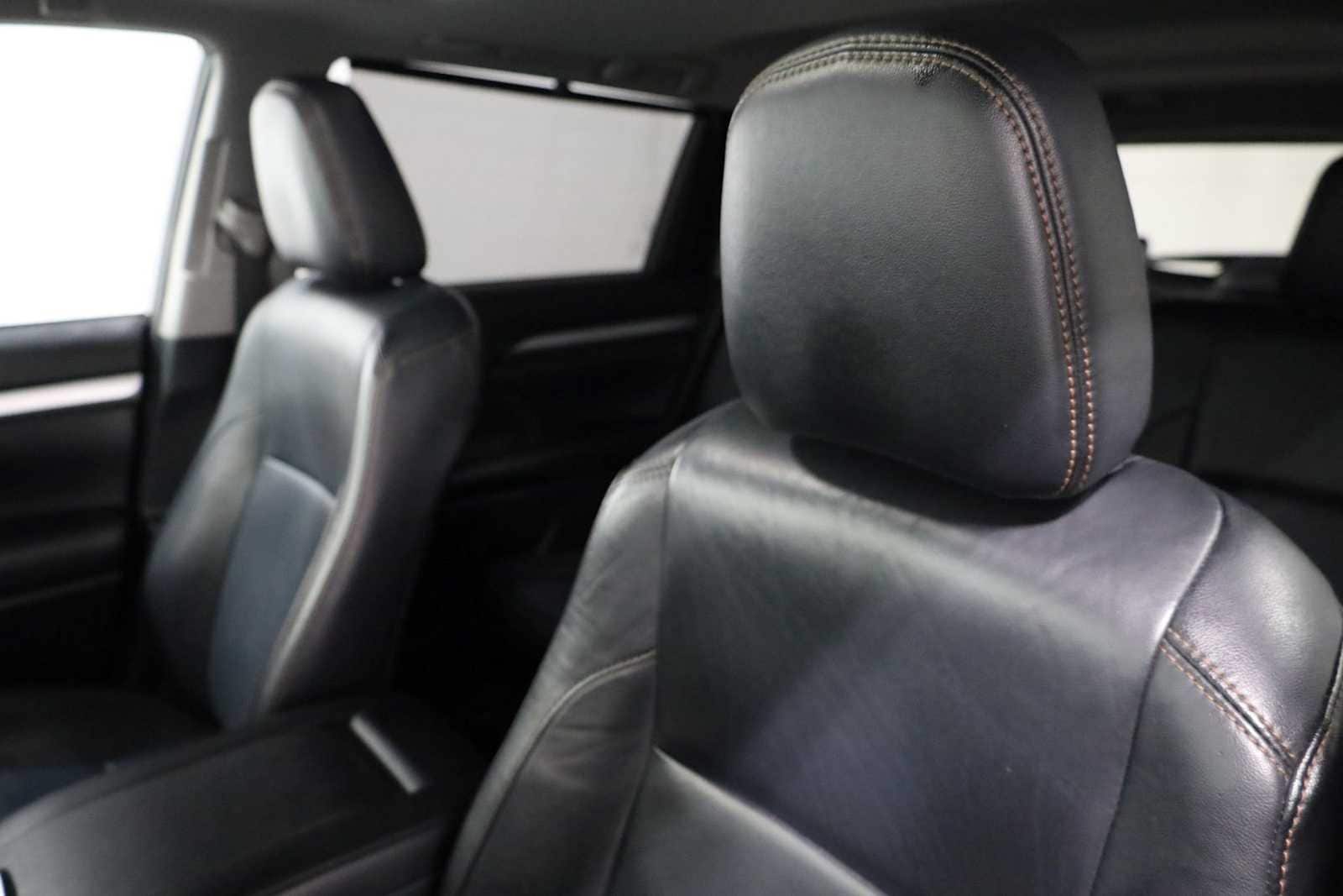 Thumbnail: 2019 Toyota Highlander - 18